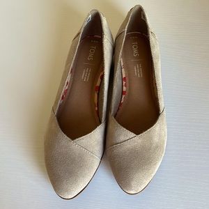 Like-New Toms Jutti Flats